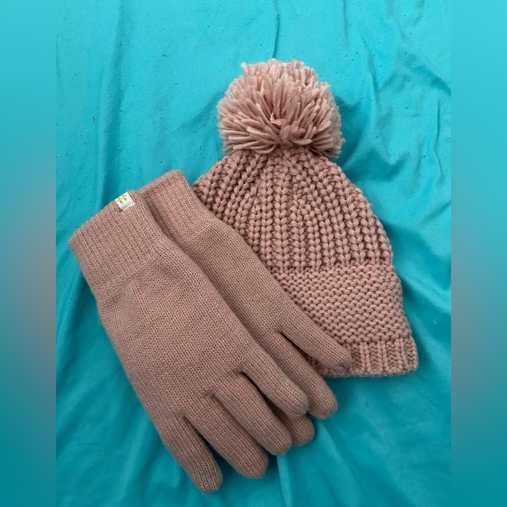 Hot paws ladies glove and hat set